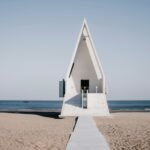 Aranya Church in Qinhuangdao, Hebei, offers a serene escape from the bustle of city life. With its minimalist design and striking location