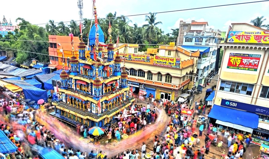 Have you ever dreamt of diving deep into a new culture, experiencing life as a local rather than just being a tourist? That’s what cultural immersion is all about!