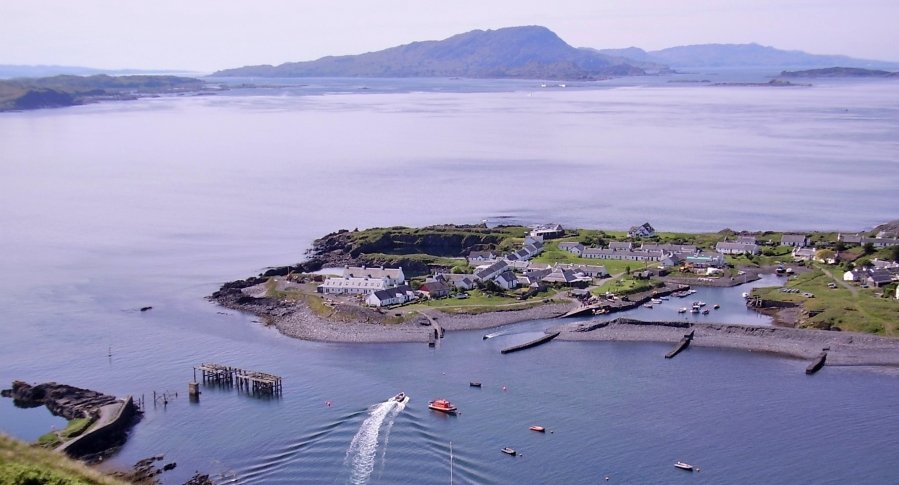 Easdale Island is a slice of Scottish paradise waiting to be discovered. Once the bustling center of Scotland’s slate mining industry