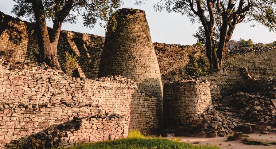 Located in the rolling hills of southeastern Zimbabwe, the Great Zimbabwe Ruins are the remnants of one of Africa’s greatest ancient civilizations.
