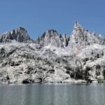 The Minarets, located in California’s Sierra Nevada within the Ritter Range, are a dramatic collection of jagged peaks that lure adventurers, climbers, and hikers alike.