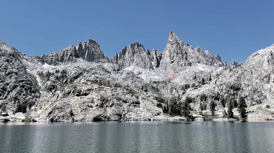 The Minarets, located in California’s Sierra Nevada within the Ritter Range, are a dramatic collection of jagged peaks that lure adventurers, climbers, and hikers alike.