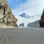 Playa La Huelga is a true hidden treasure in Asturias. Far from the crowded tourist traps, this secluded spot offers dramatic cliffs, crystal-clear waters, and pristine sands