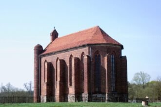 The history of Chwarszczany Chapel stretches back to the 13th century, specifically in 1232, when the land was gifted to the Knights Templar by Duke Władysław Odonic