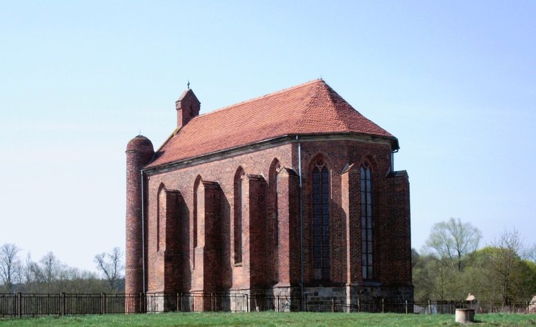 The history of Chwarszczany Chapel stretches back to the 13th century, specifically in 1232, when the land was gifted to the Knights Templar by Duke Władysław Odonic
