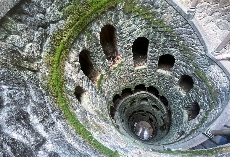Although the estate itself wasn’t connected to the Knights Templar, the well’s design and symbolism certainly evoke their mysterious legacy.