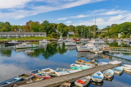 Ogunquit, Maine, is the epitome of New England coastal beauty. Known for its pristine beaches, quaint downtown, and stunning seaside cliffs