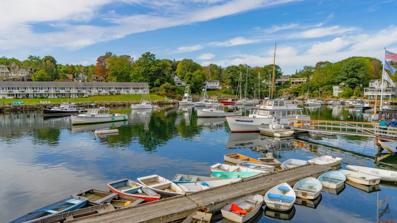 Ogunquit, Maine, is the epitome of New England coastal beauty. Known for its pristine beaches, quaint downtown, and stunning seaside cliffs